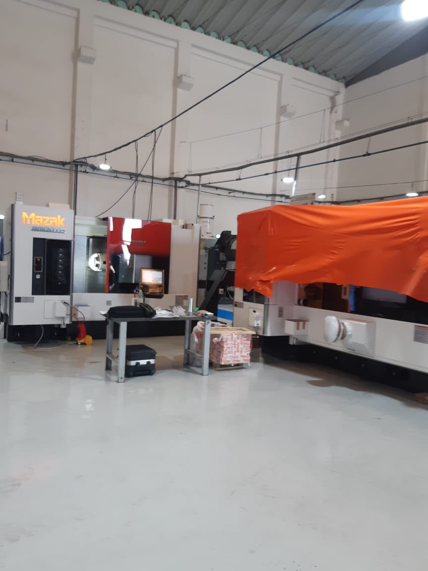 Machines dans un atelier industriel